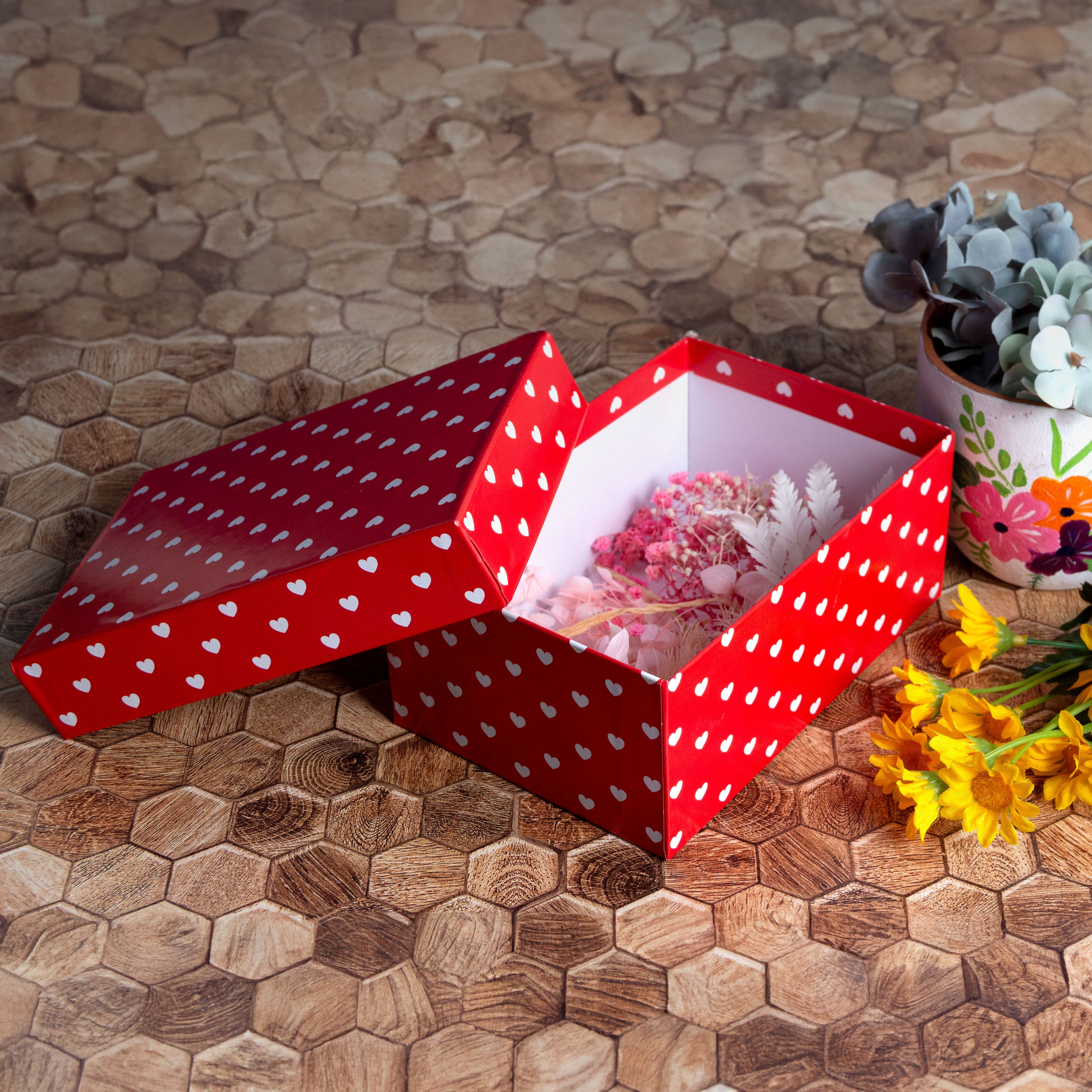 Gift Box Loving Hearts Red and white L25.5 x W20.5 x D13cm 1pc