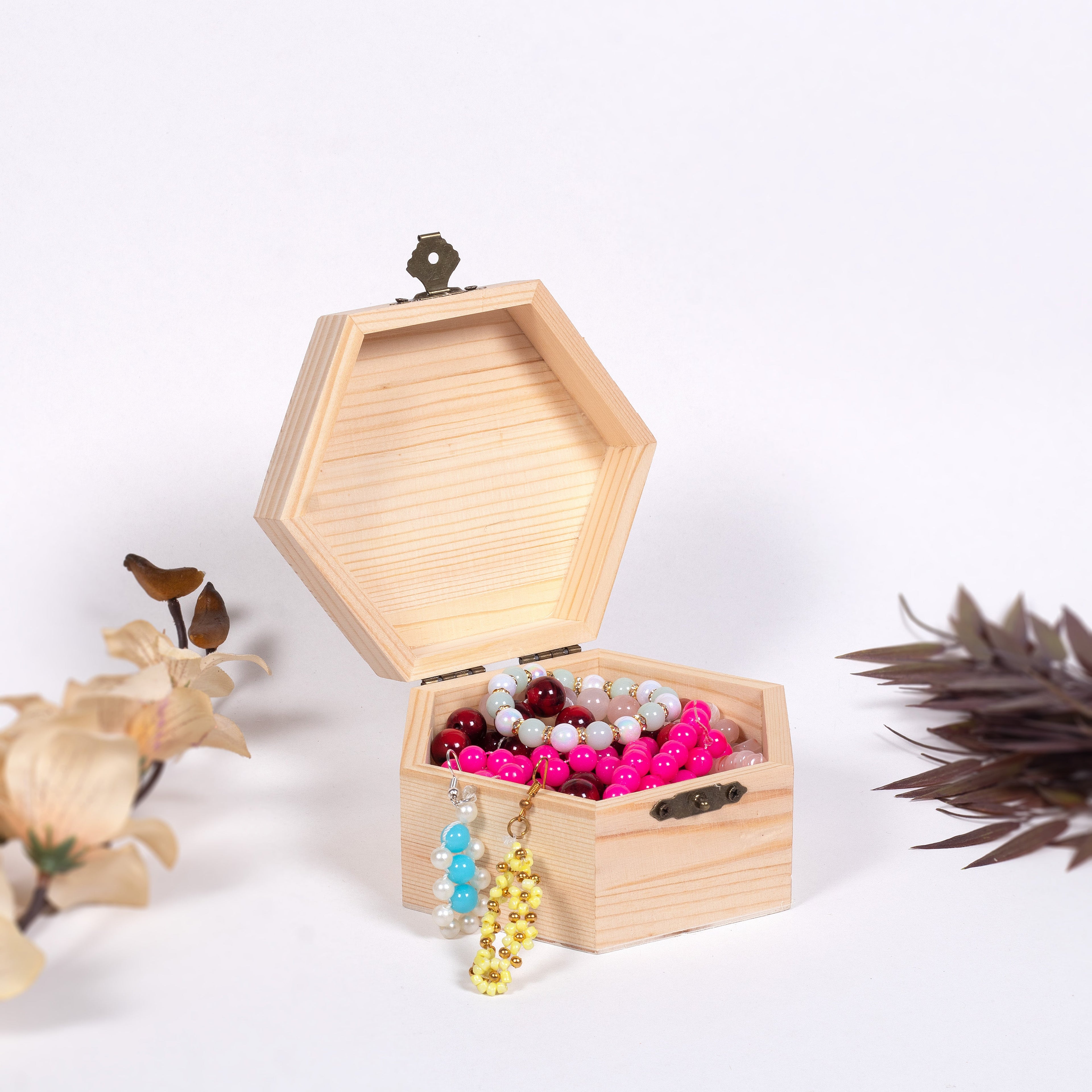 Pinewood Box with Metal Latch Hexagonal L4.7 x W4.1 x H2.5 1pc
