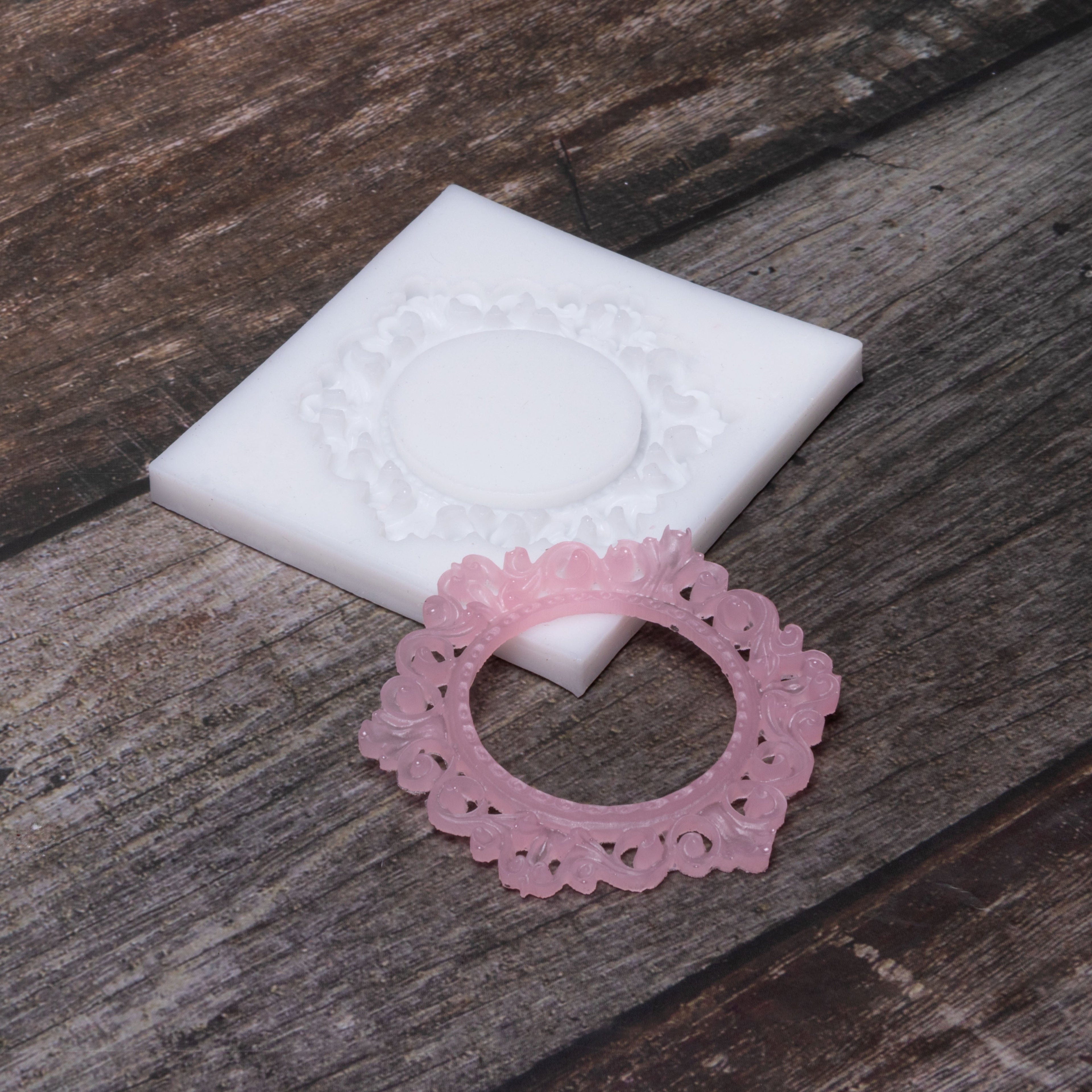 Silicone Mould Swirl Frame 7.8 X 7.1 D-0.8cm 1pc