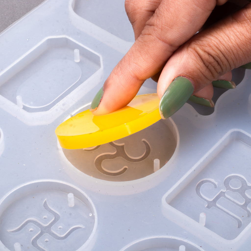 Rakhi Silicone Mould Good Luck L19.5 X W14cm 1pc