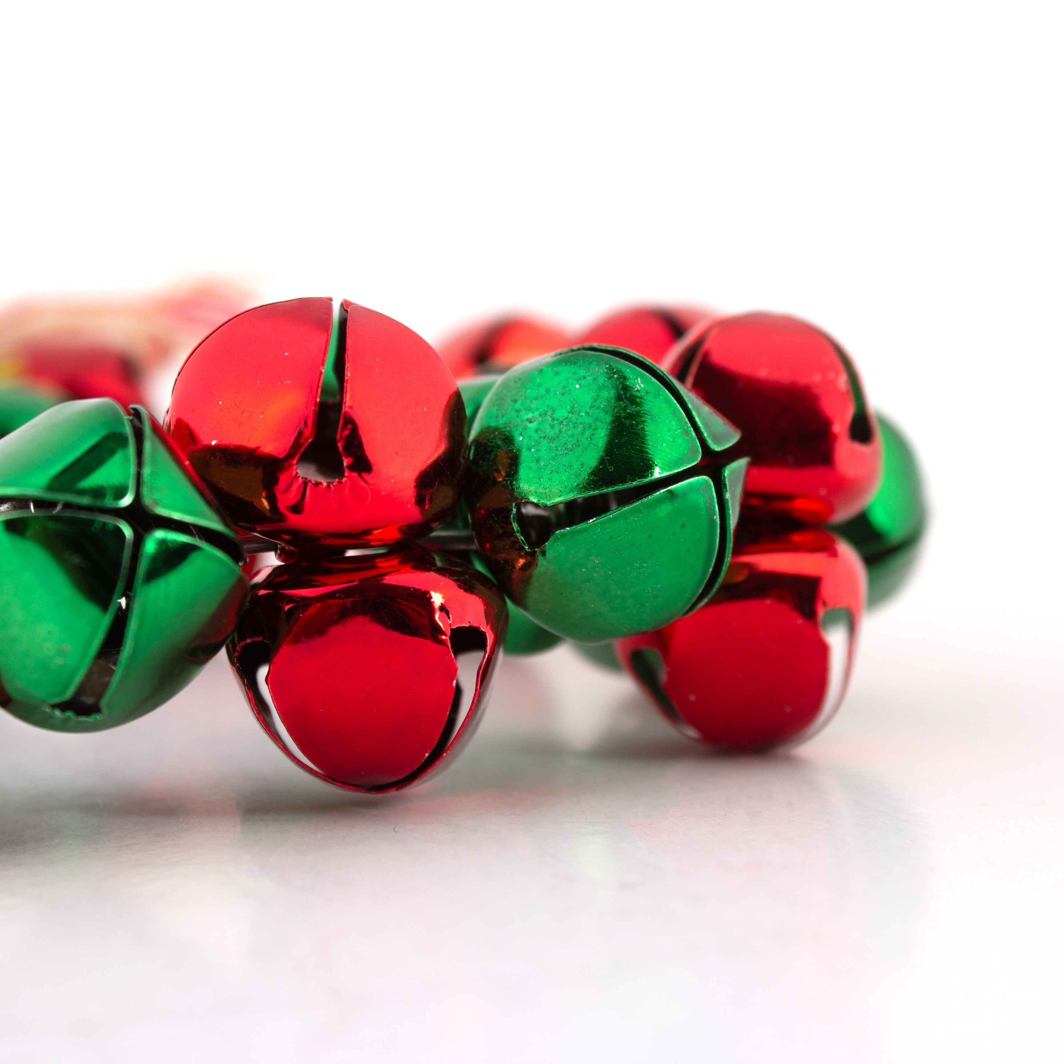 CHRISTMAS Metal Nut Bell Wreath Red and Green 12cm 1pc