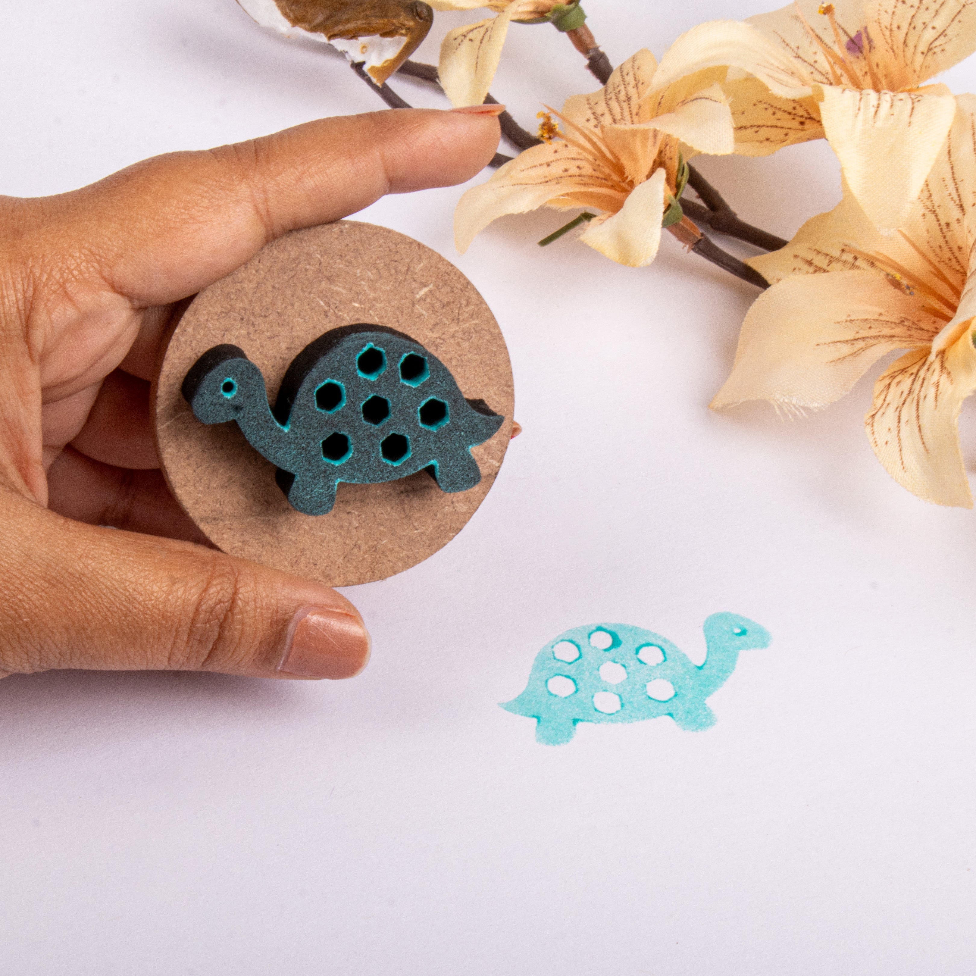Foam Stamp Tortoise 4.3 x 2.2cm x 10mm Thick (MDF Base 5.5mm thick round 5cm dia) 1pc